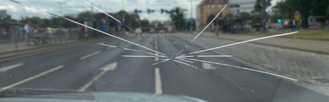 URADI SAM: Popravite napuklu šoferšajbnu