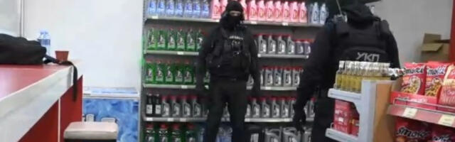 MALOLETNICI UHVAĆENI NA DELU Ukrali 45 kilograma kafe iz tržnog centra
