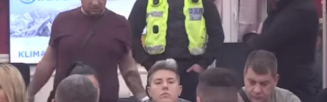 OBEZBEĐENJE NAPRAVILO ŽIVI ZID ISPRED VODITELJA: Dramatična scena u Eliti, OVAKVA tenzija se ne pamti!