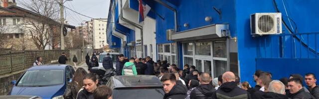 Novi Pazar zahvatila neverovatna fudbalska groznica: Sačekala nas "zmija" ispred stadiona pred meč sa Zvezdom!