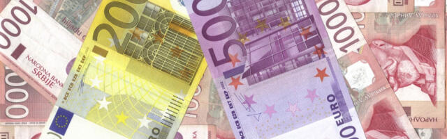 Srednji kurs dinara za evro danas 117,3774, za dolar 100,6149