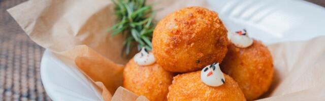 Hrskave kuglice od pire krompira sa slaninom – savršen zalogaj za svaku priliku