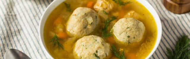 Domaća pileća supa sa knedlama: Najlepši ukusi iz bakine kuhinje