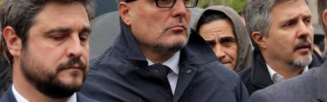 RETKO KO BI GA PREPOZNAO: Pogledajte kako je Sale Đorđević došao na sahranu Duška Vujoševića! (VIDEO)