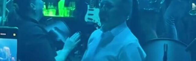 Ovaj moćnik zamenio ženu sa 30 godina mlađom, pa se razveo i njegov sin: Bivša snajka "maznula" NBA zvezdu