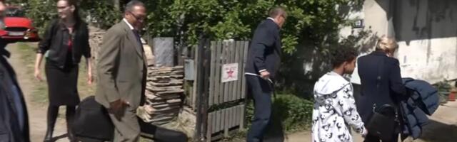 KUBANSKI AMBASADOR 1. MAJ PROSLAVIO U OBRENOVCU: Živko ga dočekao širokim zagrljajem, rakijom i pečenjem, a onda je diplomata uzeo gitaru (FOTO/VIDEO)