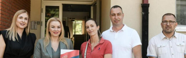 Уручени кључеви стана избегличкој породици у Лазаревцу