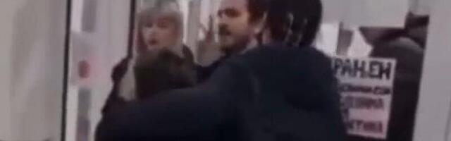 JEZIVO NASILjE NAD DECOM I PROFESORIMA: I za ovo kažu da su nenasilni protesti i blokade (VIDEO)