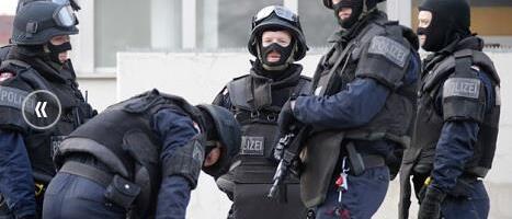 AUSTRIJSKA POLICIJA ZATEKLA PRIZOR KAO IZ KRIMI FILMA, MALOLETNI SRBIN ODMAH UHAPŠEN! Upali mu u stan dok je spavao na gomili kokaina i keša!