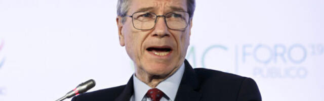 Сакс: Србија је на правом путу, кључ су образовање и дата центри