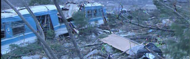 Jeziva tragedija kod Bioča! Voz se survao u kanjon, 47 mrtvih - "Leteli smo u smrt" (FOTO)