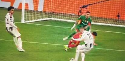 ALBANAC ZAVIO JUVENTUS U CRNO! Pogledajte neverovatan promašaj reprezentativca lažne države Kosovo! Ceo svet mu se smeje!