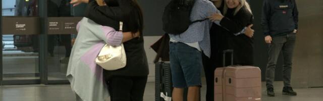 "ČULE SU SE DETONACIJE, AVION JE BIO PUN!" Naši državljani za Kurir opisali KAKO JE IZGLEDAO LET IZ DUBAIJA ZA BEOGRAD: "Bila je jako teška akcija" (VIDEO)