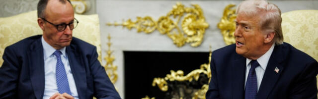 ​Најмоћнији лидер ЕУ сервилно ћути поред Трампа