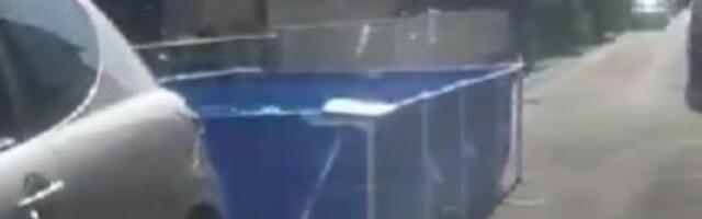 MA DA LI JE OVO MOGUĆE?! Hrvatica prešla igricu, POSTAVILA BAZEN NA ULICU JER U DVORIŠTU NIJE BILO MESTA (VIDEO)