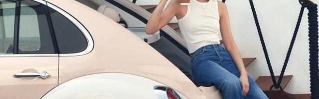Besramna kopija Folksvagen Bube: Kineski električni auto ima ugrađenu kameru za selfije, ogledalo za šminkanje i “režim za ženske dane”! /VIDEO/