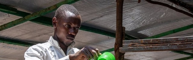 Korona virus i solidarnost: „Počeo sam da pravim sapun da bih zaradio za život, sada pomažem da se ljudi zaštite od Kovida-19“