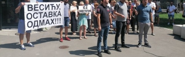 VESIĆU, OSTAVKA ODMAH! Peti protest dela opozicije na Vračaru