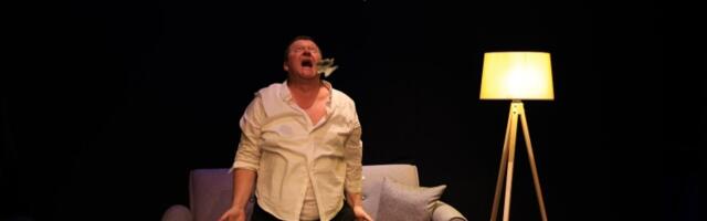 Predstava "Nasamo sa svima" u Teatru