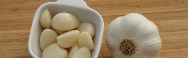 Istraživanje pokazalo da beli luk ima snažna antimikrobna svojstva u oralnoj nezi