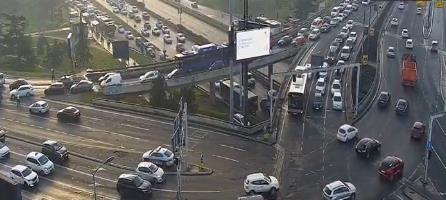 ZAGUŽVALO SE NA AUTO-PUTU ISPOD AUTOKOMANDE: Kolone u Nemanjinoj u smeru ka Savskom trgu, na Brankovom i Gazeli sve teče, na Slaviji nema gužve (FOTO)