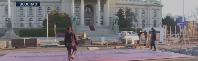 Posle devet meseci uklonjeni šatori iz Pionirskog parka, monitra se novogodišnje selo