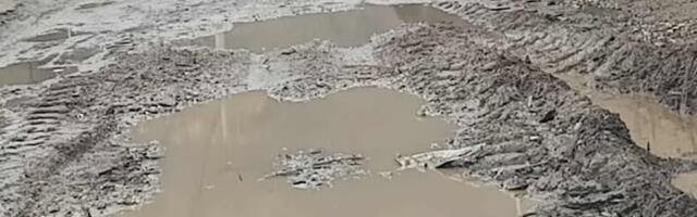 Čitaoci javljaju: U selu Vlase polomili asfalt širine 4 metra a sad hoće da naprave samo 2,5 metra