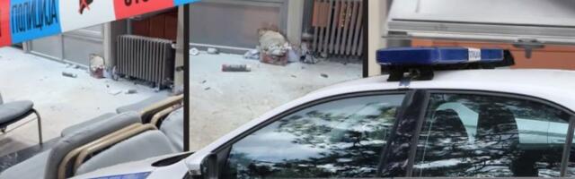 POGLEDAJTE KAKO IZGLEDA UNUTRAŠNJOS FILOZOFSKOG FAKLULTETA NAKON TRAGEDIJE! Prašina na sve strane, kako je pirotehnika dospela u ustanovu? (VIDEO)