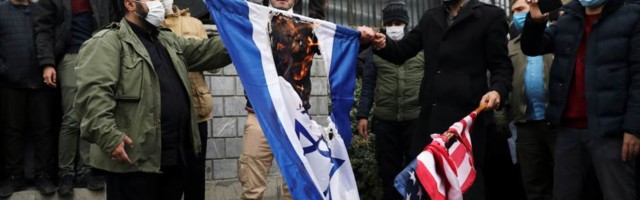Protest u Teheranu zbog ubistva naučnika, zapaljene zastave SAD i Izraela