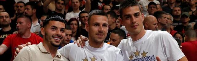 SKANDAL NEMANJE RADONJIĆA: Bivši fudbaler Zvezde izvređao navijača Partizana! (FOTO)