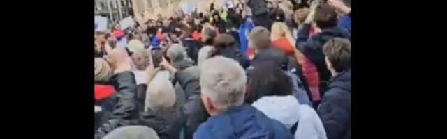 Zagrmelo u Beču: "Ko ne skače, taj je ćaci" (VIDEO)