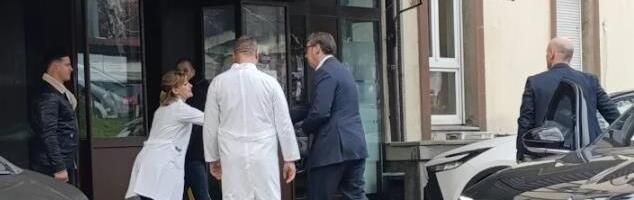 VUČIĆ POSETIO DAČIĆA U BOLNICI: Predsednik Srbije jutros u Kliničkom centru, ministar skinut sa respiratora