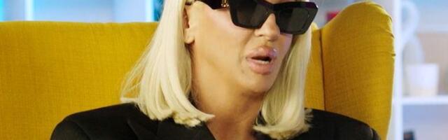 JELENA KARLEUŠA U CENTRU PAŽNJE: Političar joj šalje skupe poklone, snimak iz apartmana šokira javnost!