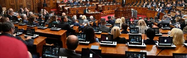 Mašala - 11 poslanika prima i platu i penziju! Jedan penzioner koji sedi u skupštini mesečno inkasira čak 430.000 dinara!