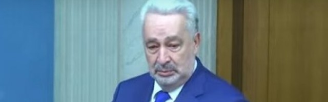 VOLI SRBIJU SAMO KAD OD NJE IMA KORISTI! KRIVI LICEMER Srbiju proglasio za genocidnu, a sin mu doktorira u Kragujevcu