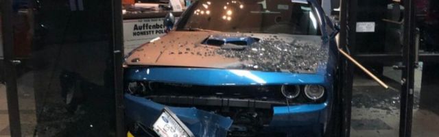 Lopov pokušao da ukrade novi Dodge Challenger