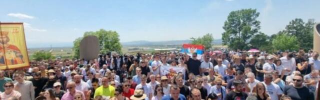 ŠIPTARI UHAPSILI NIKOLU ZBOG MAJICE! Sramno saopštenje kosovske policije o privođenju na Gazimestanu!