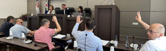 Svi učenici iz Gornjeg Milanovca dobijaju po 10.000 dinara za nabavku udžbenika