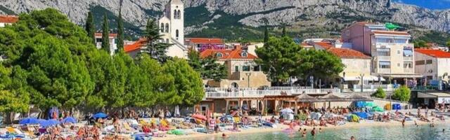 Beli šljunak, tirkizno more i miris borova u komšiluku: Mediteranska lepotica zbog koje ne morate na Sejšele