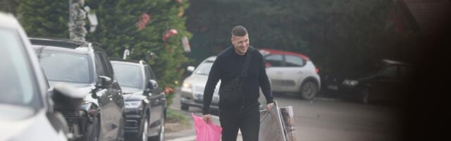 Ovako izgleda dom Slobe Radanovića na dan KRSNE SLAVE, KANDILO I KAMIN utoplili prostoriju, Jeleni i deci ispunjava sve želje! (FOTO)