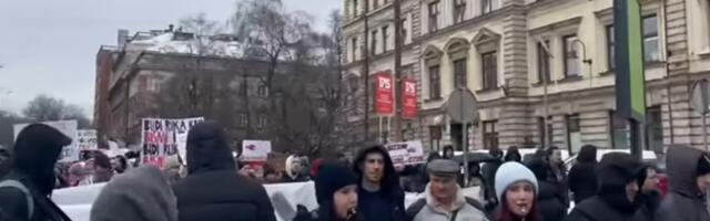 PROTESTI U SARAJEVU: Građani traže ostavku ministarke obrazovanja (VIDEO)