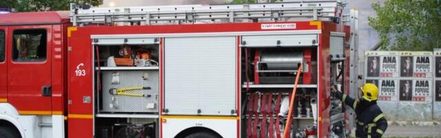 BUKNUO POŽAR U KRUGU FIRME U MLADENOVCU! Ima povređenih!
