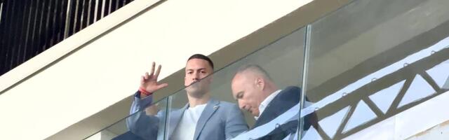 Baka Prase stigao na finale Kupa, podigao tri prsta pred meč sa Zvezdom i sve iznenadio stajlingom