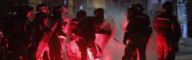 Krucijalni snimak: Ovde se jasno vidi kako su blokaderi napali srpsku policiju (VIDEO)