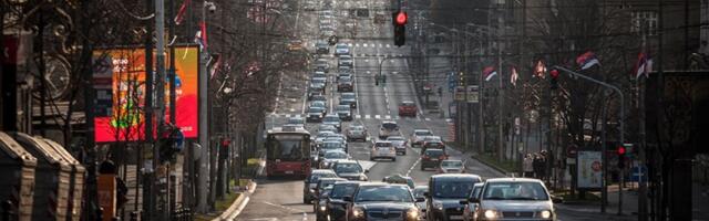 Auto sleteo s puta u Kneza Miloša (FOTO)