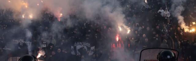 Haos na Jugu posle izjednačenja: Grobari se međusobno gađali bakljama