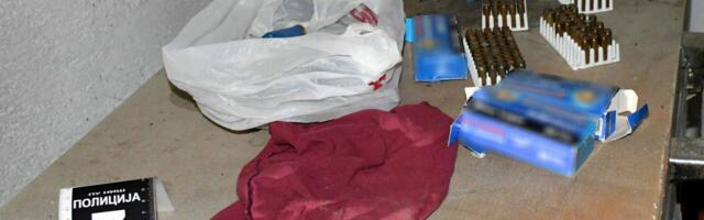 Uhapšen muškarac kod Niša: Policija mu pronašla pištolje, pušku, stotine metaka i delove oružja