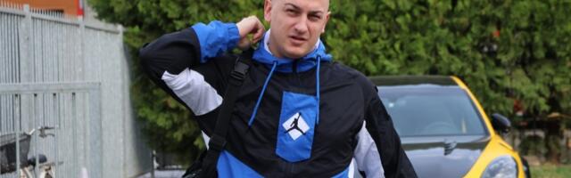 Kakva mašina: Evo šta je Desingerica dovezao na snimanje Pinkovih zvezda