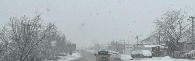 Kragujevac pod snegom, AMSS upozorio vozače na otežane uslove vožnje