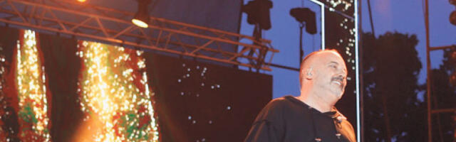 Подмукла лаж Тонија Цетинског поклон Новосађанкама за Дан жена